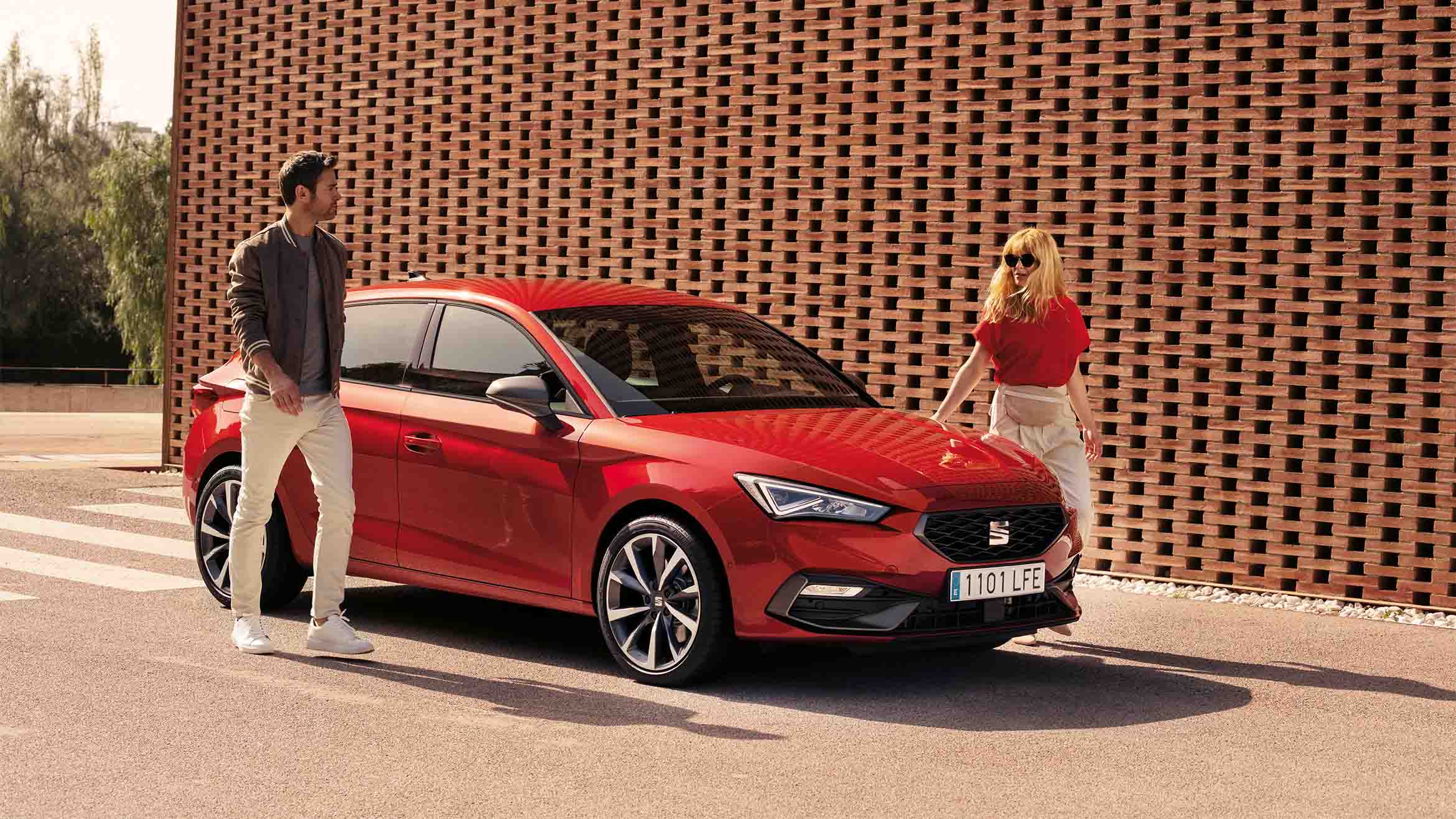 woman standing close to seat leon 5d desire red colour