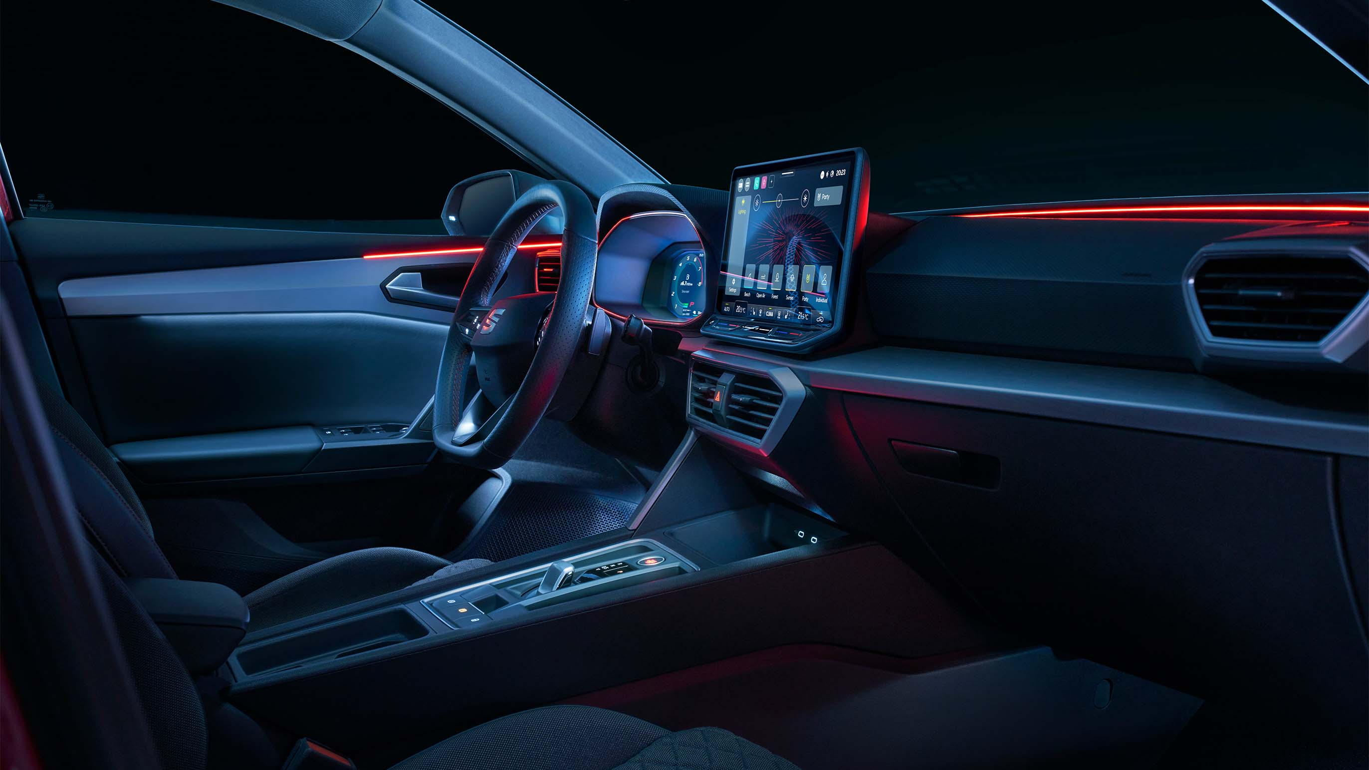 Ansicht des Armaturenbretts und der Ambientebeleuchtung im SEAT Leon in der Ausstattungsvariante Xcellence