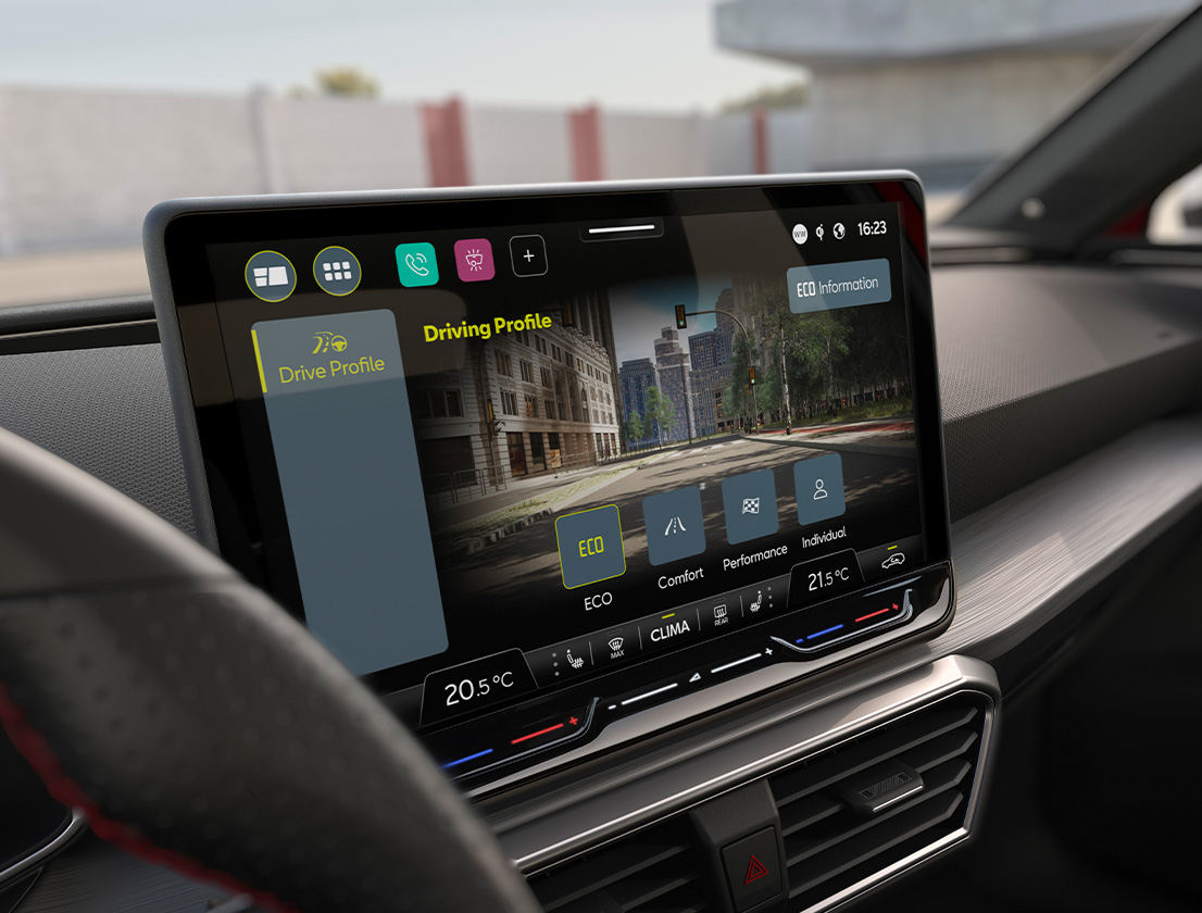Infotainment-Bildschirm mit Fahrprofil im SEAT Leon